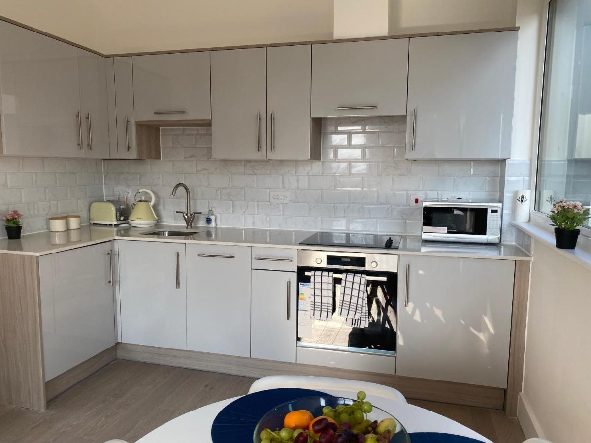 Central Location, Parking, Wi-Fi, Modern Apartment Milton Keynes Bagian luar foto