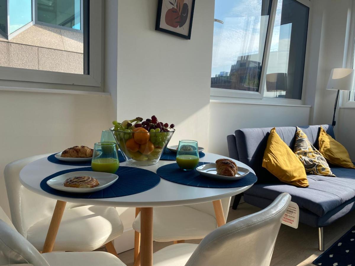 Central Location, Parking, Wi-Fi, Modern Apartment Milton Keynes Bagian luar foto