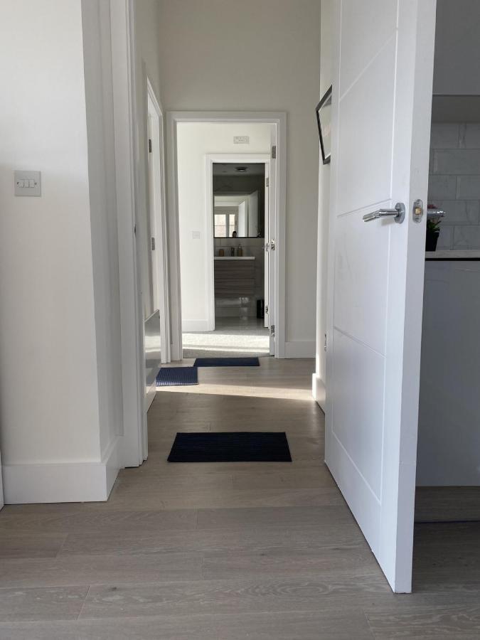 Central Location, Parking, Wi-Fi, Modern Apartment Milton Keynes Bagian luar foto