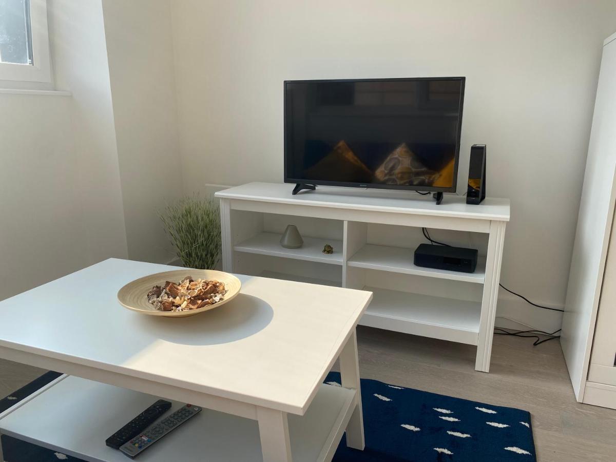 Central Location, Parking, Wi-Fi, Modern Apartment Milton Keynes Bagian luar foto