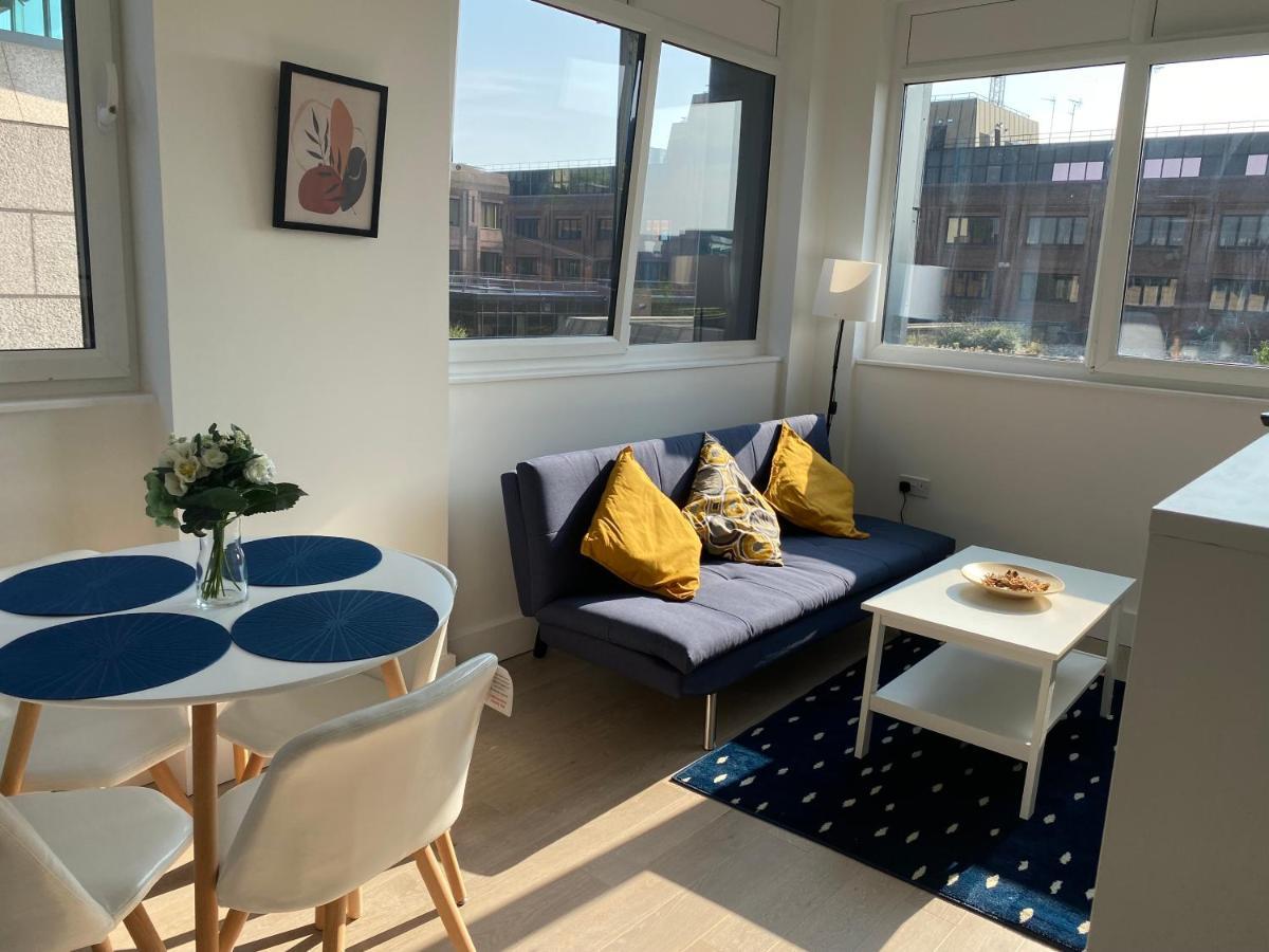 Central Location, Parking, Wi-Fi, Modern Apartment Milton Keynes Bagian luar foto