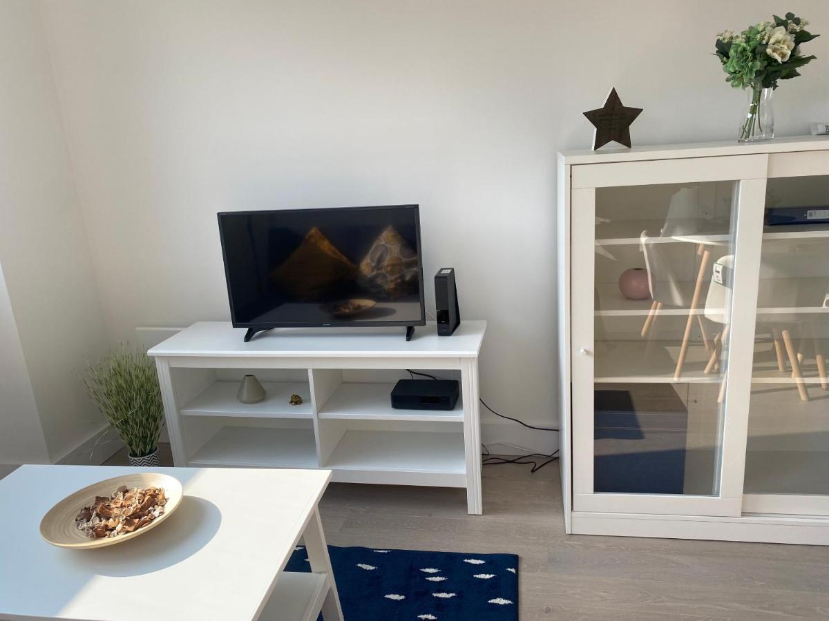 Central Location, Parking, Wi-Fi, Modern Apartment Milton Keynes Bagian luar foto
