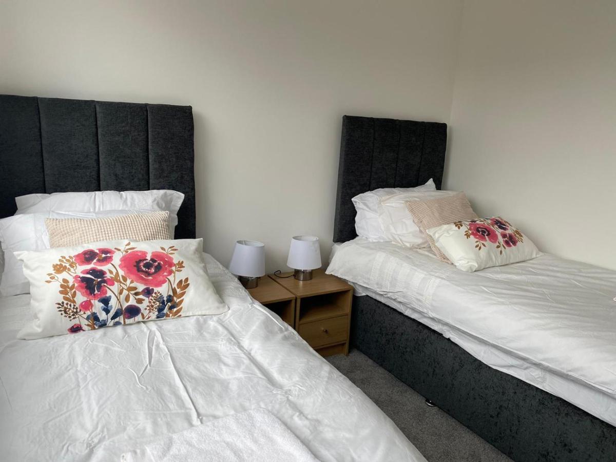 Central Location, Parking, Wi-Fi, Modern Apartment Milton Keynes Bagian luar foto