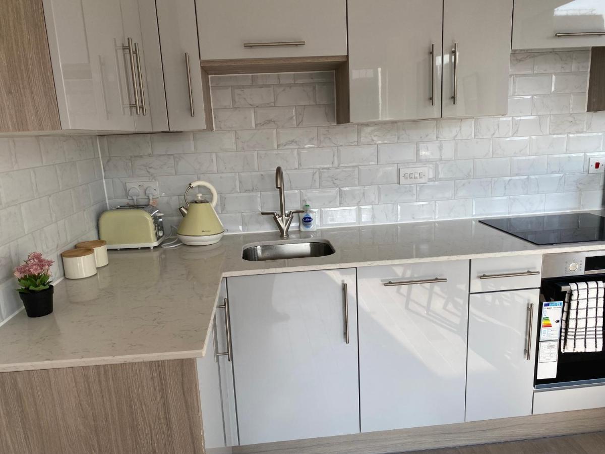 Central Location, Parking, Wi-Fi, Modern Apartment Milton Keynes Bagian luar foto